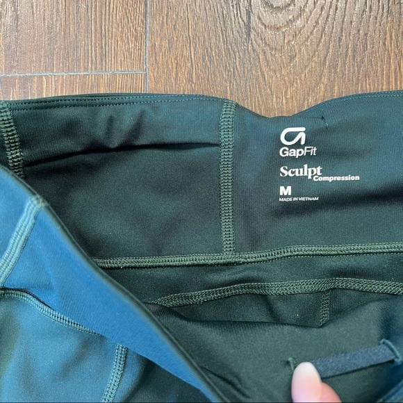 GAPFIT 20” Sculpt fit compression tights SZ MED - Picture 3 of 4